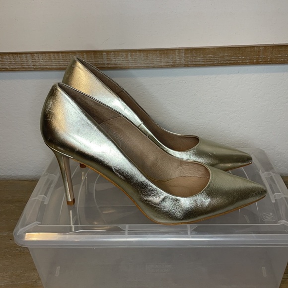 Saks fifth Avenue heels - Picture 4 of 7